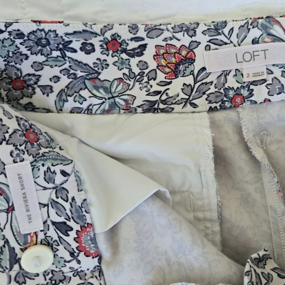 3 for $15 - LOFT The Riviera Short White 4" Multi Color Floral & Butterfly - Picture 3 of 5